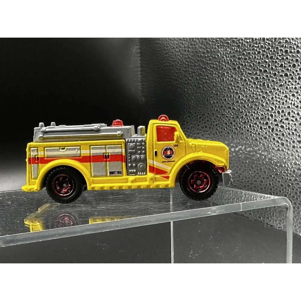 MATCHBOX HIGHWAY RESCUE FIRE TRUCK MB566 2002 Mattel Vintage Yellow Version
